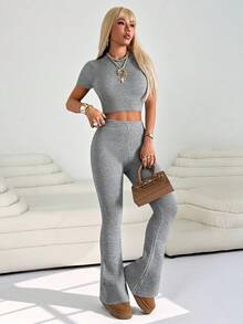 Solflare Conjunto de suéter de manga corta y pantalones acampanados de punto de unicolor minimalista para tallas grandes - Gris - Ver 5