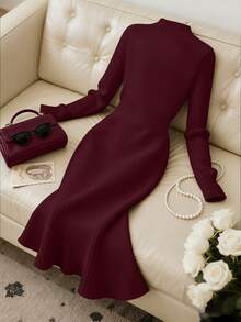 Franclia 女士时尚优雅扭结镂空领口收腰针织连衣裙，适合秋冬季节穿着。 - 酒紅色 - 查看 2