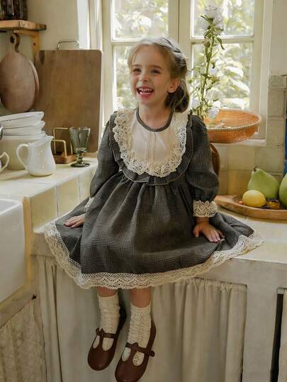 SHEIN Vintaside Kids Young Girls Brown Plaid Lace Patchwork Dress With Headscarf, Comfortable Countryside French Style, Suitable For Spring, Autumn, Winter Long Sleeve Girls Dress Autumn Dress Kids Victorian Vintage Style Dresses For Little Girls Girls Milk Maid Dress Girls Spring Autumn French Style Dress