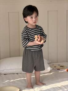 DAZY 2件組男嬰條紋圓領短袖上衣與短褲睡衣套裝 春季幼兒 - 黑與白 - 查看 7