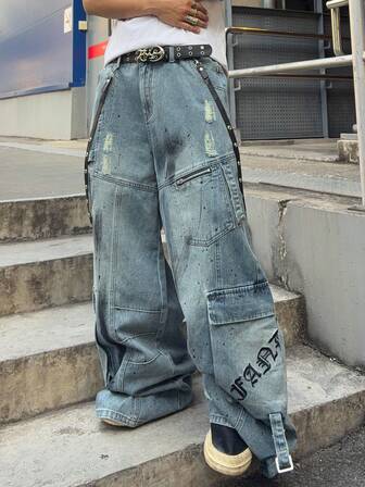 Jeans cargo con vestibilità ampia, lavati e consumati, con ricamo di lettere per uomo