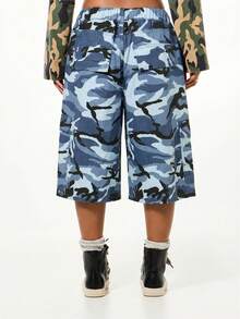 SUMWON WOMEN Quần short denim cargo họa tiết rằn ri, đính ngọc trai và đá lấp lánh, ống rộng kiểu Bermuda, thích hợp cho mùa hè, lễ hội và phong cách thường ngày. - Màu xanh lam - Xem 2