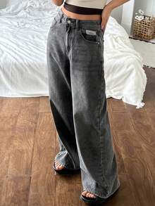 DAZY 女款寬鬆百搭牛仔褲，破洞撞色配口袋，日常休閒穿搭必備 - 深灰色 - 查看 2