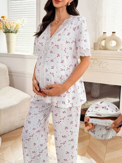 SHEIN Conjunto de pijama para gestantes com blusa de manga curta e calça com detalhes florais em renda contrastante. Confortável e ideal para mulheres grávidas. Estampa floral.