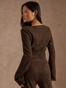SHEIN BAE 春季女士休闲性感U领修身棕色绒面长袖系带上衣，适合休闲外出、通勤、上学和轻松场合穿着。棕色上衣，百搭棕色上衣，春季，外出上衣 - 摩卡棕 - 查看 2