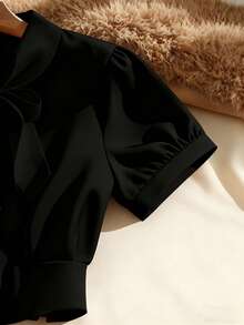 Franclia 时尚蝴蝶结纽扣装饰短袖百搭女式衬衫 - 黑色 - 查看 4