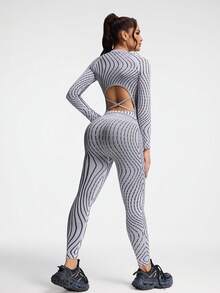 Innovista Women's Contrast Color Print Long Sleeve Cycling Jersey Woman Seamless Long Sleeve Workout Set, High Support Bra, Cropped Top, Leggings, Quick Dry, Breathable Mesh, Tummy Control, Compression, Figure-Flattering, Yoga Pilates HIIT Running, Office To Gym, Fall Activewear, Two Tone Black & White, Cross Back Straps, Athleisure Daily Comfort, TT Viral IG Reel Ready, FYP INSTA OOTD, Working Mom Fitness Gear, Premium Durable, Influencer Fashion, Menopause-Friendly, Hot Selling Gym Outfits, European UK Brazilian Latina - Black and White - View 11