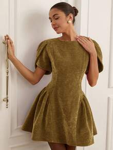 Aveloria Rosie 郁金香3D图案短袖圆领荷叶边下摆迷你公主裙（女款）