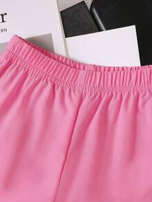 SHEIN 女婴白色纯色提花纹理面料圆领无袖露脐褶皱背心，饰以彩色波点印花，搭配粉色弹力腰舒适简约短裤，休闲度假装扮，春夏皆宜。 - 玫紅色 - 查看 5
