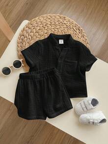 Bộ 2 món gồm áo cardigan cổ tròn tay ngắn và quần short cạp chun cho bé trai hoặc bé gái. - màu đen - Xem 3