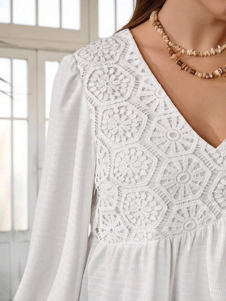 Plus Size Women's Fall/Early Spring Casual Fashion Vacation V-Neck Lace Patchwork Long Sleeve Blouse Top, Going Outs, 2026 New , Simple And Fashionable For Everyday Wear, Vacations Women , Holidays For Women, Spring Women, Valentine's Day , Valentines For Women