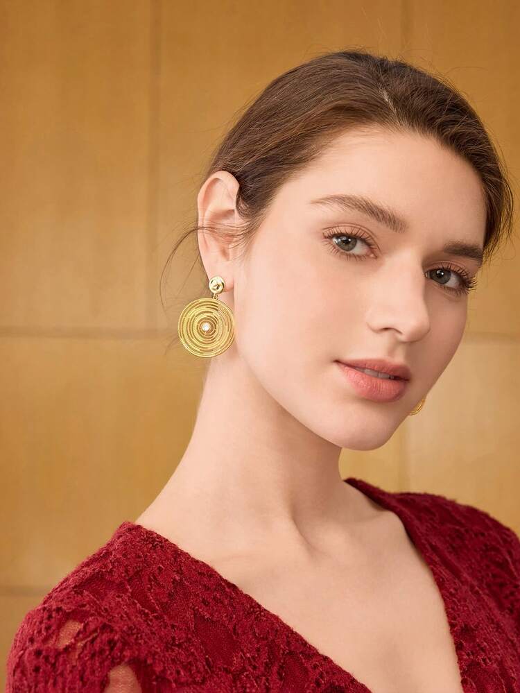 FILIGREE BRASS WHORL SHAPE BRASS EARRINGS IN 22K GOLD PLATING WITH GLASS STONES