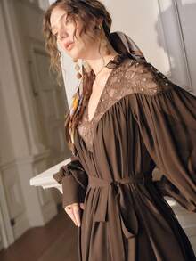 Anewsta Savoree 女士V领蕾丝拼接浪漫连衣裙 - 棕色 - 查看 1