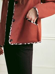 Écloséra 女士撞色饰边豹纹拼接领长袖纽扣前开襟休闲外套 - 紅木色 - 查看 7