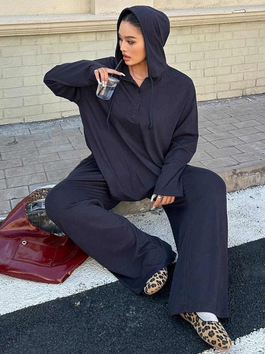 Dazy Plus 2件套 女士加大码纯色宽松连帽衫和裤子休闲套装 家居服套装 - 藏蓝色 - 查看 1
