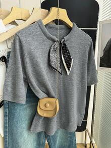 Franclia 新款休闲简约圆领短袖上衣，采用佩斯利花纹和波点拼接元素，尽显精致法式风情；版型优化，可搭配连衣裙或裤装；宽松版型，高腰设计；袖口罗纹收口，撞色蝴蝶结领口，针织衫。 - 灰色 - 查看 6