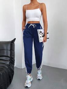 SHEIN Cottnline Spodnie dresowe z 95% bawełny, kontrastową taśmą i ściągaczem w pasie oraz ukośnymi kieszeniami