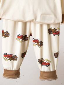 男婴针织圆领长袖上衣和裤子套装，常规版型，休闲时尚，汽车和英文印花睡衣家居服。