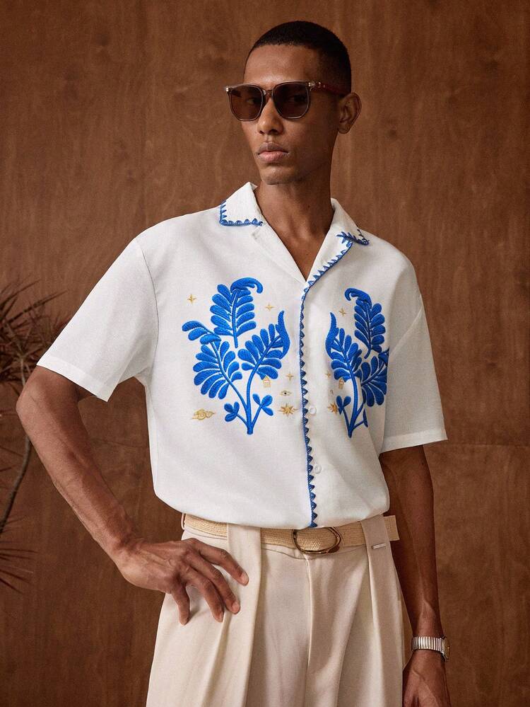 Chemise décontractée à manches courtes avec épaules tombantes et boutons-pression, contrastée. Chemises pour hommes pour les vacances d'été. Vêtements de villégiature à 100% pour hommes. Chemise cubaine, chemise aigle, chemise Panama, assortie