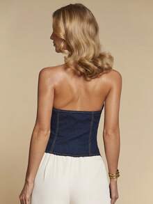 COSMINA Dammode med metalldekor och rygglös halterneckblus i denim - Mörktvätt - Visa 2