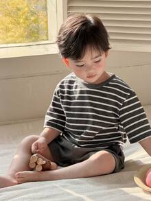 DAZY 2件組男嬰條紋圓領短袖上衣與短褲睡衣套裝 春季幼兒 - 黑與白 - 查看 1