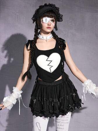 Goth Camiseta corta de mujer con bordado de corazón gótico y lazo en los hombros