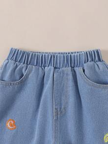 SHEIN Playful Pals Denimly 春夏新款男童宽松浅蓝色牛仔裤，弹性腰带设计，穿着舒适方便，搭配简单的T恤或衬衫，打造休闲时尚造型，另有卡通图案可选，增添活泼气息，是男童日常穿着的必备百搭单品，适合上学、户外活动、旅行、家庭活动、聚会等场合。 - 淺色水洗藍 - 查看 7