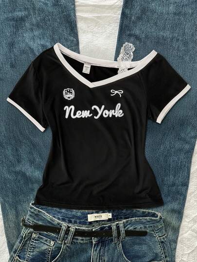 Y2K Retro American Style Teenage Girls Black Short Sleeve Top, Asymmetric Shoulder Design With White "New York" Letter & Bow Accent, Contrast Trim Varsity Tee, Fitted Crop Top, Streetwear, Summer