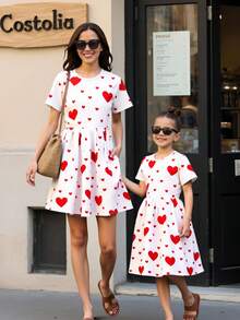 SHEIN 少女亲子休闲舒适圆领心形图案节日家庭聚会红色中长连衣裙 - 紅色 - 查看 3