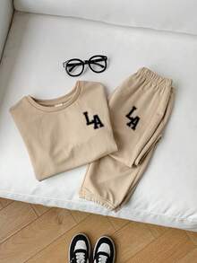 SHEIN 2pcs/Set Young Boys Casual Comfortable Versatile Printed Short Sleeve T-Shirt And Long Pants Set - Khaki - View 3
