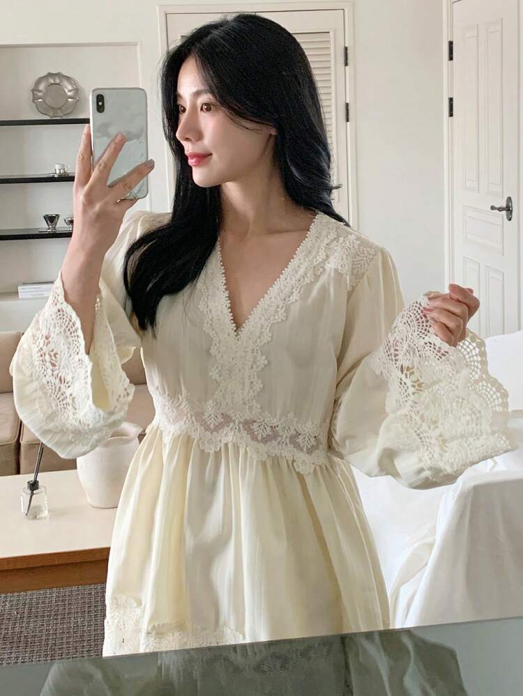 Women's V-Neck Lace Patchwork A-Line Smock Blouse, Vacation Style Long Sleeve