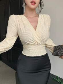 DAZY 女士V领纹理面料收腰长袖优雅套头T恤 - 米色 - 查看 3