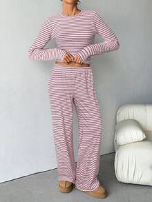 SHEIN Tall 女士休闲家居睡衣套装,包含条纹圆领长袖T恤和宽松条纹直筒裤,适合日常穿着、运动、春夏/夏季、返校季穿着。棕色条纹两件套,条纹家居服套装,条纹两件套家居服套装。 - 粉色 - 查看 4