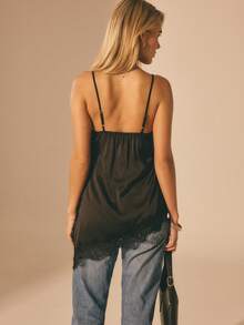 Aralina 女士缎面蕾丝边饰不对称下摆时尚派对吊带背心黑色上衣外出长款缎面春夏上衣婚礼宾客女士优雅可爱休闲上衣 - 黑色 - 查看 3