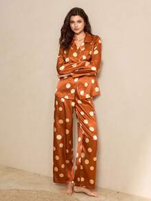 Bộ đồ ngủ nữ in chấm bi cỡ tiêu chuẩn, gồm áo tay dài có cổ và quần dài, đủ thoải mái để mặc ngoài trời. - màu nâu - Xem 4