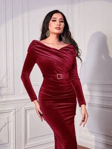 Modelyn 天鹅绒褶皱开衩露背修身连衣裙，配腰带，长款晚礼服 - 酒紅色 - 查看 4
