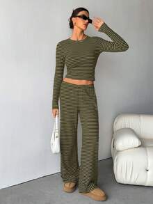 SHEIN Tall Bộ đồ ngủ nữ mặc nhà thoải mái, gồm áo thun dài tay cổ tròn kẻ sọc và quần ống rộng thẳng kẻ sọc, thích hợp mặc hàng ngày, chơi thể thao, mùa xuân hè, đi học. Bộ hai mảnh kẻ sọc nâu, bộ hai mảnh dài tay kẻ sọc. - xanh quân đội - Xem 10