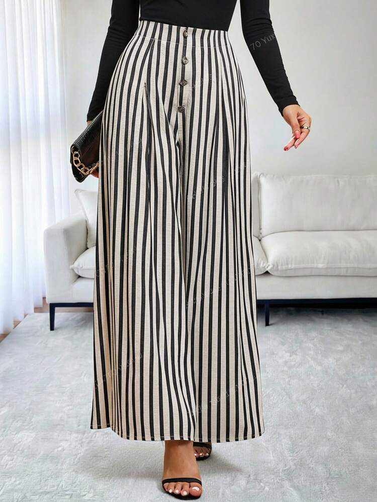 Women's Elegant Autumn/Winter Trousers, Featuring Classic Black And White Vertical Stripes, A Simple Yet Retro Style With High Fashion Recognition. The High-Waisted Single-Breasted Design And Wide-Leg Cut Create A Slimming Effect While Exuding A Retro Vibe. The Classic Black And White Color Scheme Is Versatile And Sophisticated, Easily Adapting To Various Styles. Perfect For Stylish Commutes, Casual Outings, And More, Maximizing Your Retro-Chic Look.