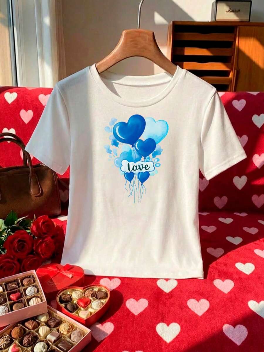 Playera femenina estampada "Love" con corazones flotantes – estilo juvenil - Multicolor2 - Ver 1