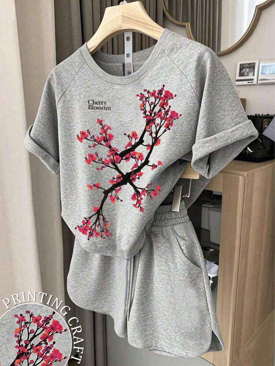 EMERY ROSE Plus Size Women Letter & Branch Print Raglan Short Sleeve T-Shirt And Shorts Casual Set - Grey - View 1
