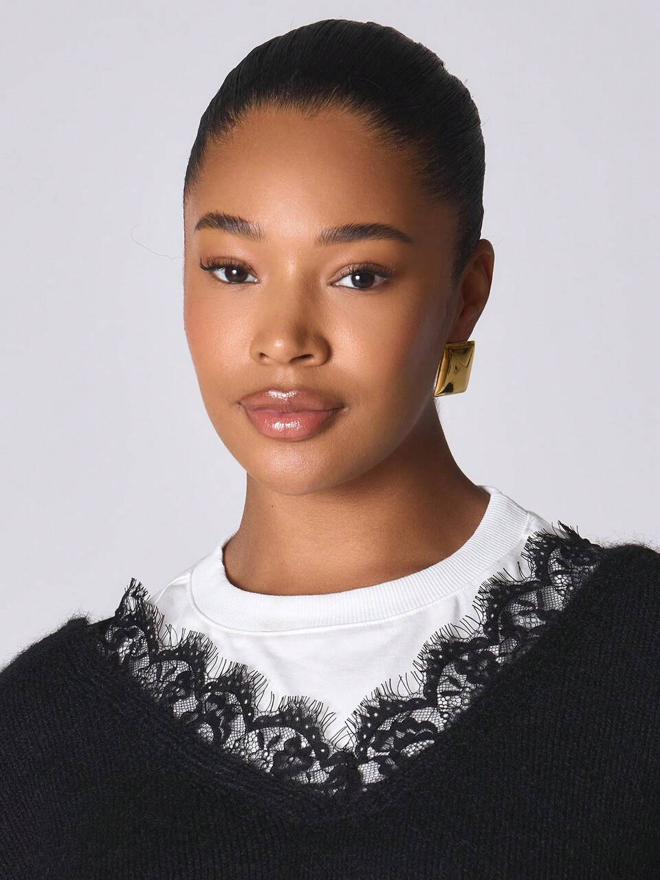V-Ausschnitt gestrickter kurzer Pullover mit Spitzeneinsatz, Neujahrsstil, süß, sexy, für Ausgehen, Abendparty betont
