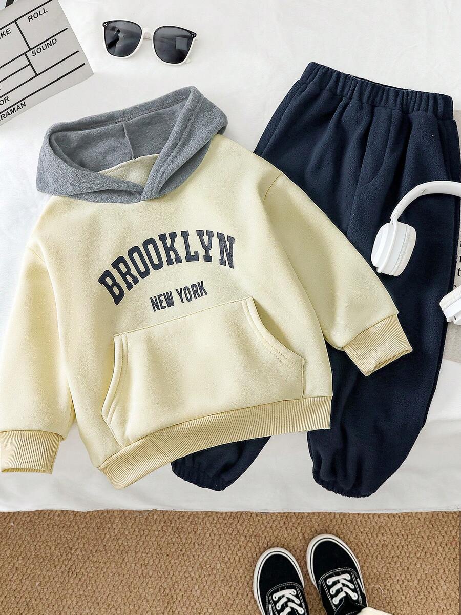 Genkimix Kids Bộ 2 món đồ chơi bé trai Genkimix: Áo hoodie in chữ có túi và quần ống côn màu trơn. - Màu be - Xem 1