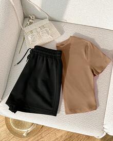 Set de 2 piezas de camiseta y pantalones cortos con estampado de Boston - Beis - Ver 2