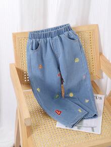 SHEIN Playful Pals Denimly 春夏新款男童宽松浅蓝色牛仔裤，弹性腰带设计，穿着舒适方便，搭配简单的T恤或衬衫，打造休闲时尚造型，另有卡通图案可选，增添活泼气息，是男童日常穿着的必备百搭单品，适合上学、户外活动、旅行、家庭活动、聚会等场合。 - 淺色水洗藍 - 查看 4