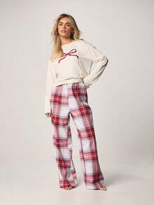 MISSGUIDED 圣诞假日休闲套装，包括蝴蝶结印花长袖上衣和格子睡裤 - 彩色 - 查看 1