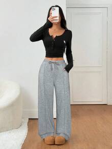 SHEIN PETITE 鹅卵石缝线细节直筒运动裤，适合毕业季、返校季、毕业典礼、教师等场合穿着，女士款。 - 淺灰色 - 查看 4