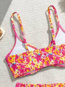 SHEIN 少女彩色碎花比基尼套装，上衣中央系带，泳裤侧边系带，两件式泳装，时尚优雅，适合游泳、度假、夏季穿着。碎花比基尼泳衣，全包覆式保守比基尼套装，两件套少女印花泳装，少女高腰碎花泳装。 - 彩色 - 查看 4