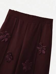 GlowEve CURVE 大码女式纯色优雅3D花卉装饰双口袋时尚百搭个性喇叭裤 - 酒紅色 - 查看 3