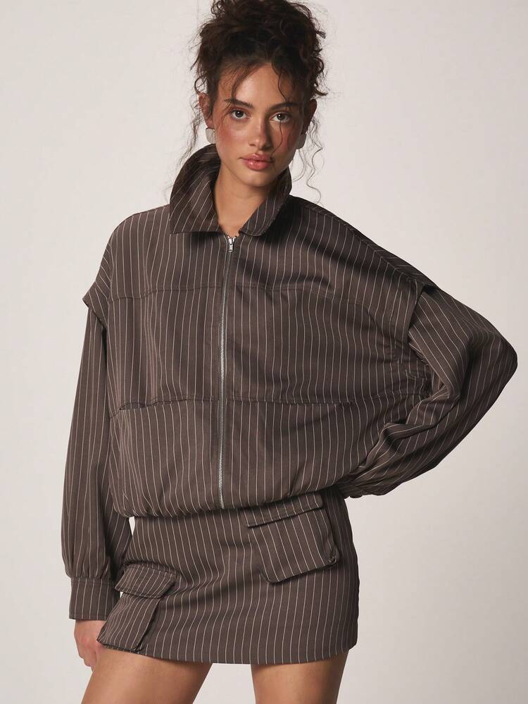 MISSGUIDED 가을 겨울 캐주얼 레이어링을 위한 지퍼 클로저 및 칼라 디테일이 있는 오버사이즈 핀스트라이프 유틸리티 셔켓