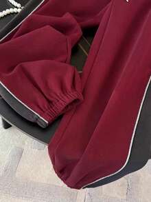 Franclia Sweatshirt lengan panjang berkerudung dengan resleting setengah dan bahu jatuh + celana kasual bertali - Burgundy - View 6